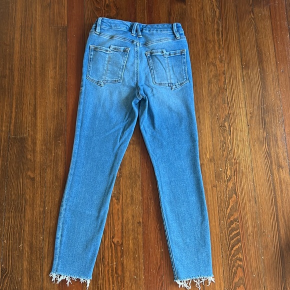 Good American skinny cropped jeans. - Picture 7 of 7